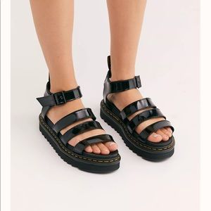 Dr. Martens Blaire Flatform Sandal black patent